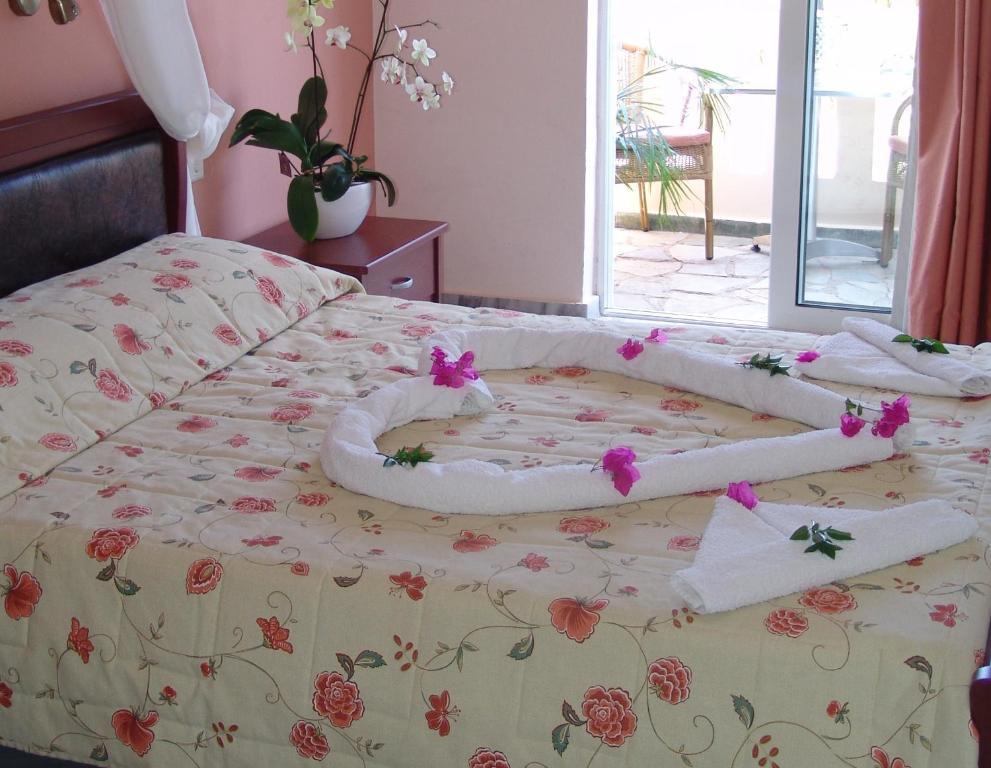 Malou Apartments Kato Daratso Pokoj fotografie
